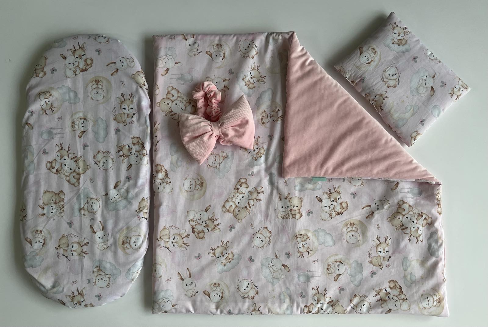 Комплект За Количка 3ч + Панделка За Изписване Зима Приятелчета В Розово Велвет Galix