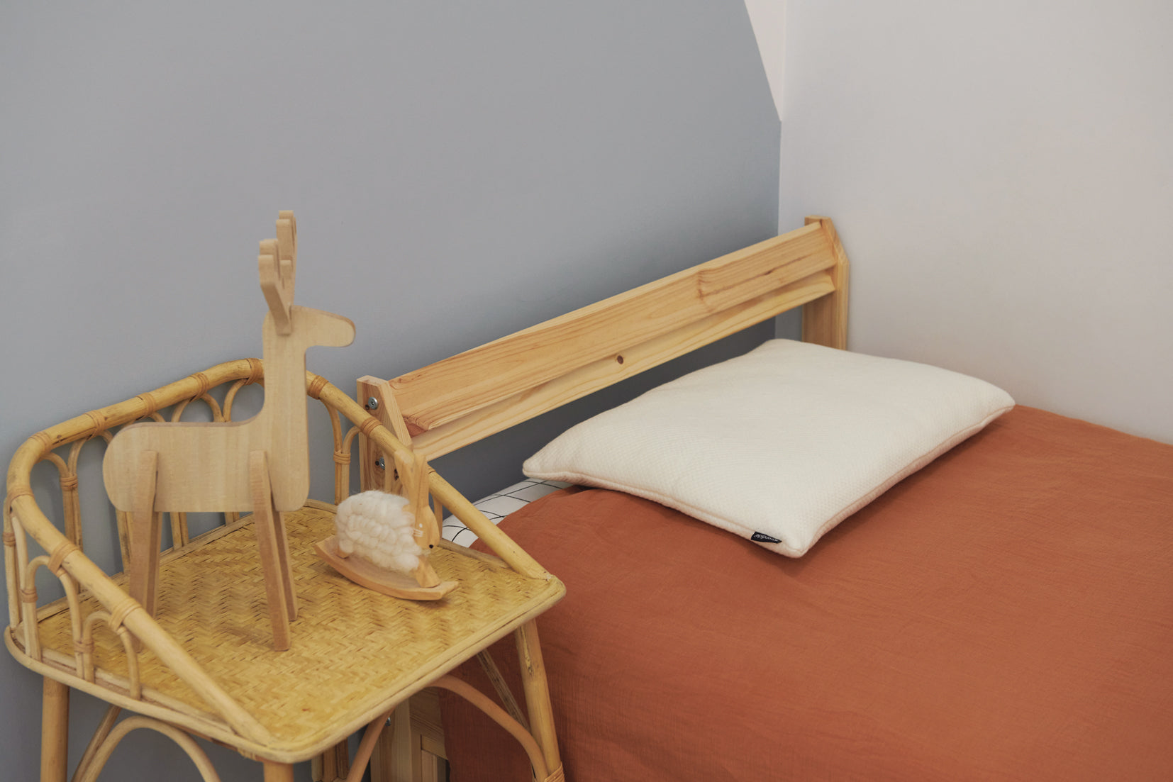 Детска Органична възглавница 60x40 Candide --- BebeMama