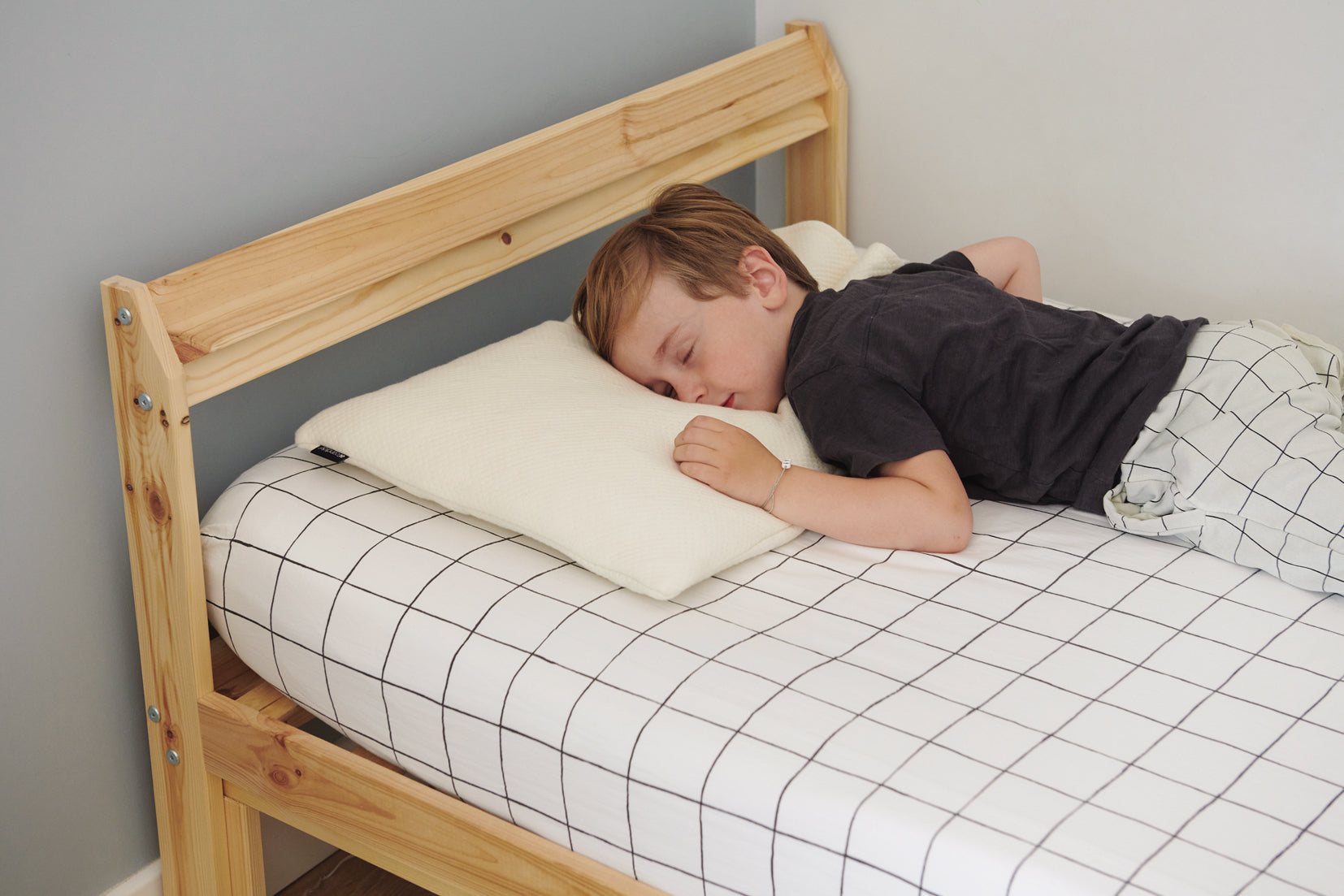 Детска Органична възглавница 60x40 Candide --- BebeMama