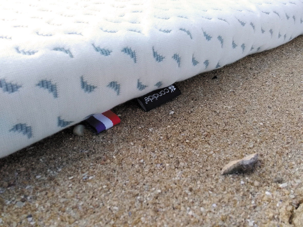 Saltea de călătorie prietenoasă cu oceanul, fabricată din plastic reciclat colectat din ocean, 60x120cm (grosime 4cm), Candide