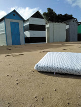 Saltea de călătorie prietenoasă cu oceanul, fabricată din plastic reciclat colectat din ocean, 60x120cm (grosime 4cm), Candide