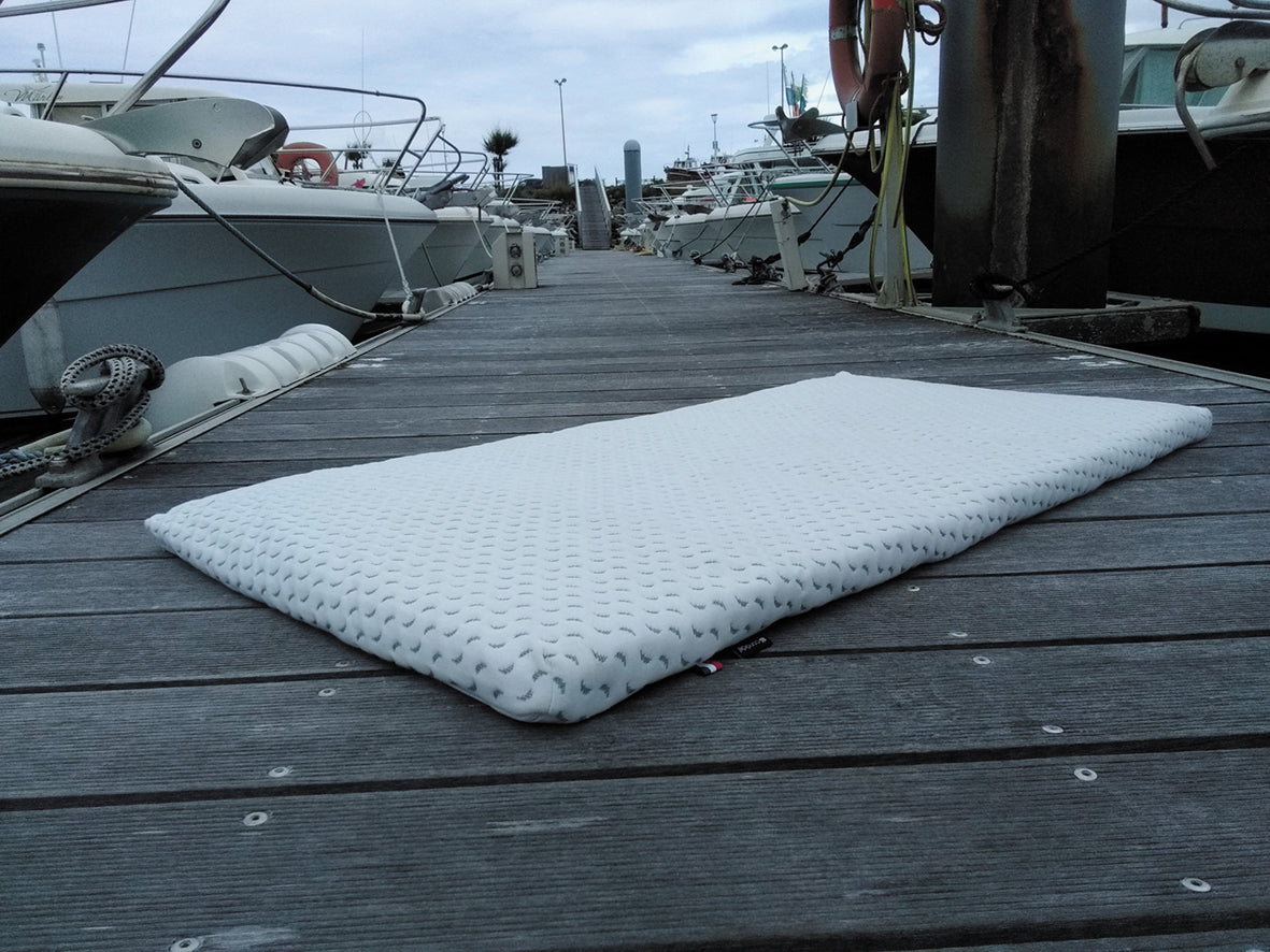Saltea de călătorie prietenoasă cu oceanul, fabricată din plastic reciclat colectat din ocean, 60x120cm (grosime 4cm), Candide