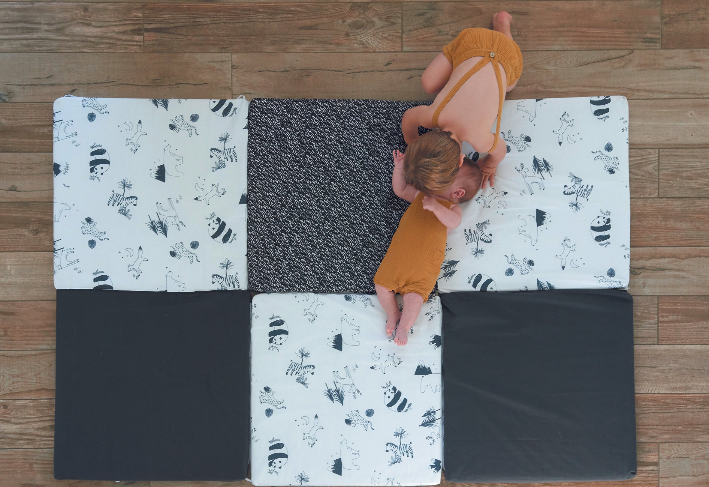 Saltea detașabilă Smart Mat 5 în 1, tunel Barbaron și căsuță, alb-negru, Candide