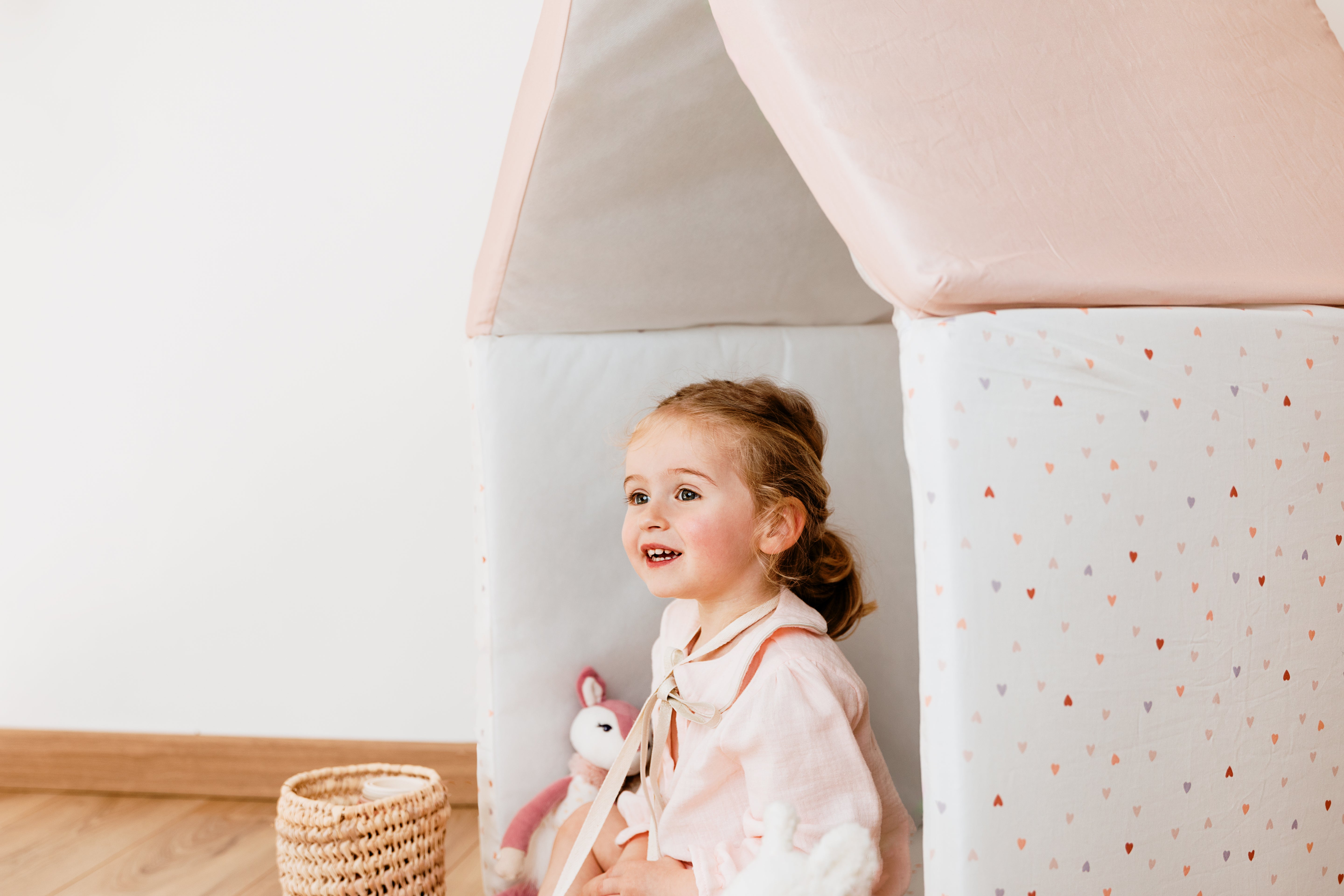 Интелигентна Постелка 5в1 Постелка За Игра, Подвижен Матрак, Барбарон, Тунел И Къща Сърца Tineo --- BebeMama