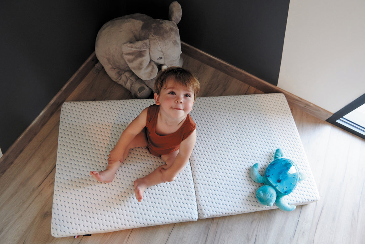 Saltea pliabilă prietenoasă cu oceanul, fabricată din plastic reciclat colectat din ocean, 60x120cm (grosime 7cm), Candide
