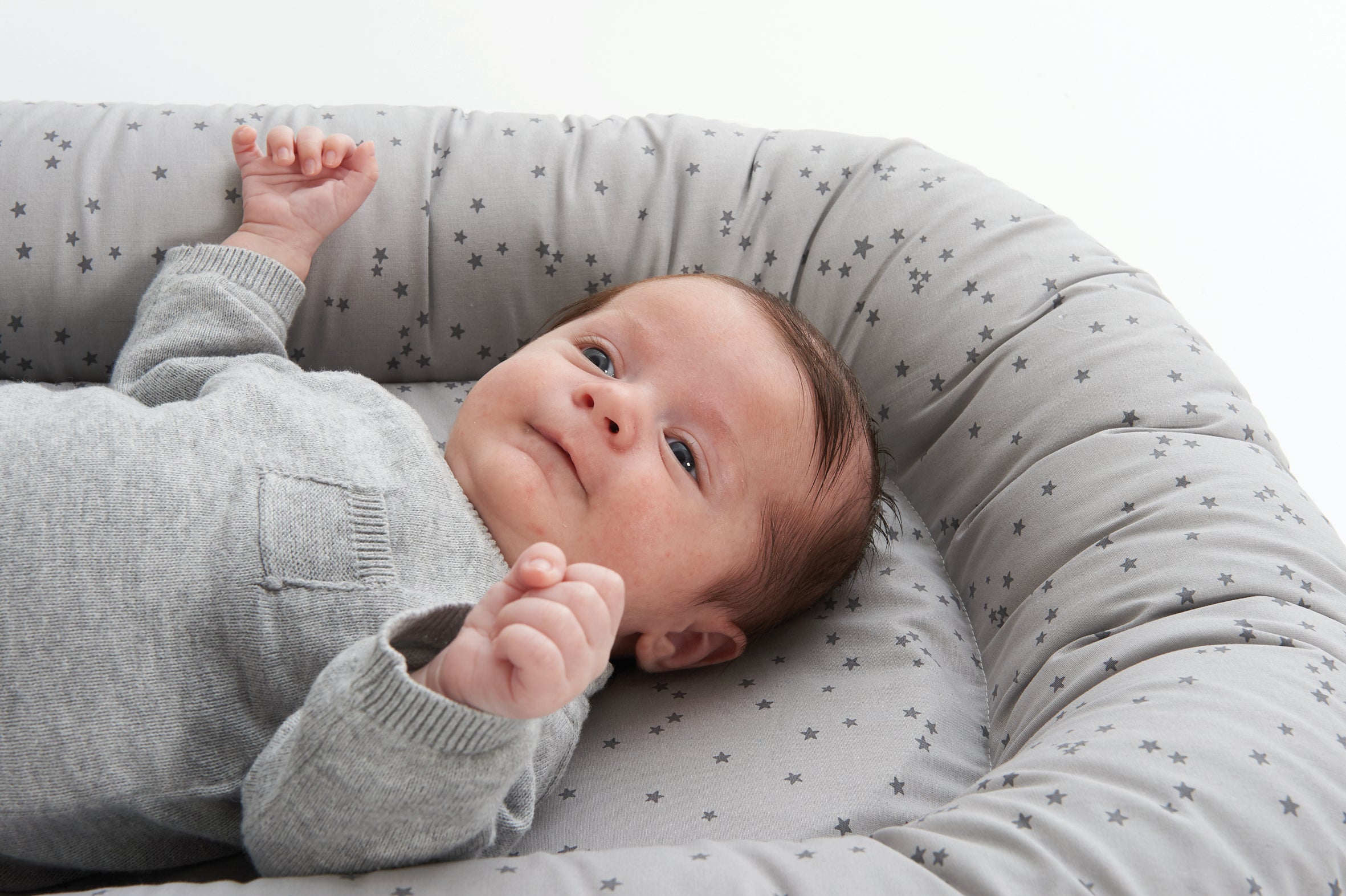 Бебешко Гнездо с 2 лица Сиво 95x60cm Tineo --- BebeMama