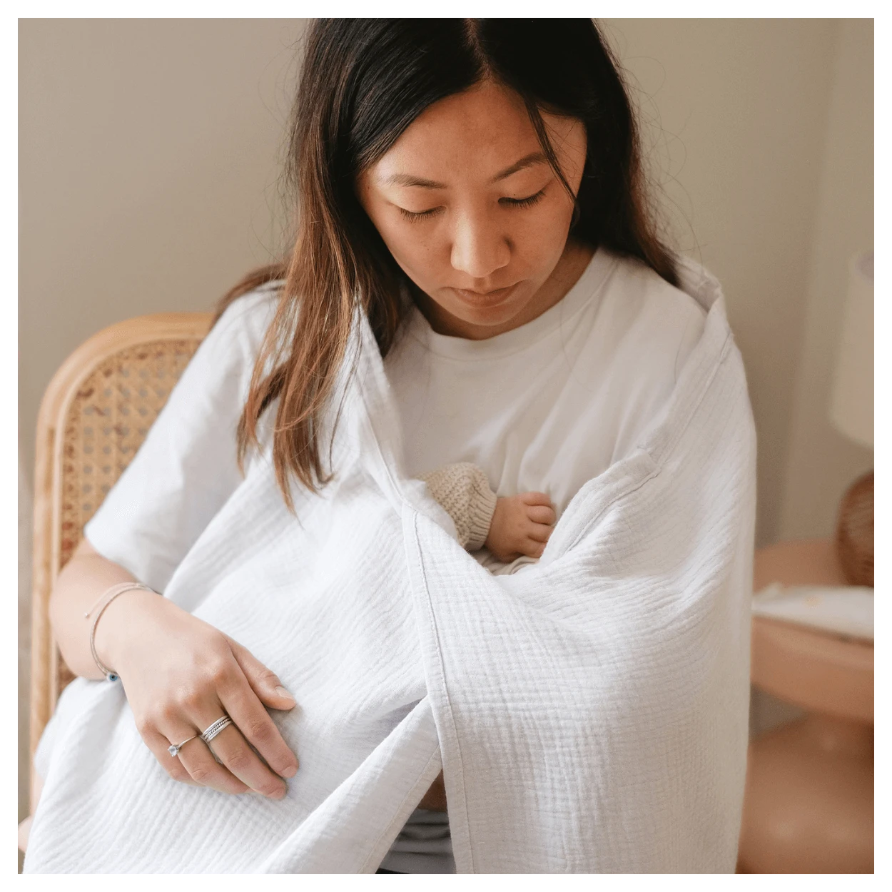 Шал За Кърмене Бял Tineo