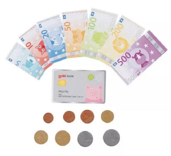 Pénz játékkártyával együtt
