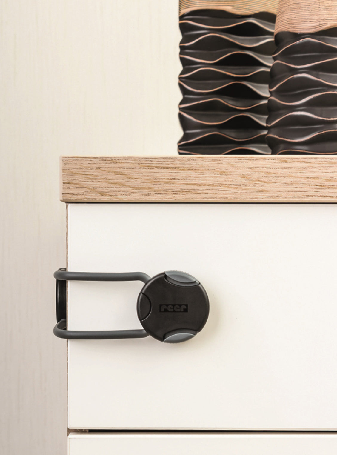 72011 Design Line Заключвалка Шкафове Черна Reer