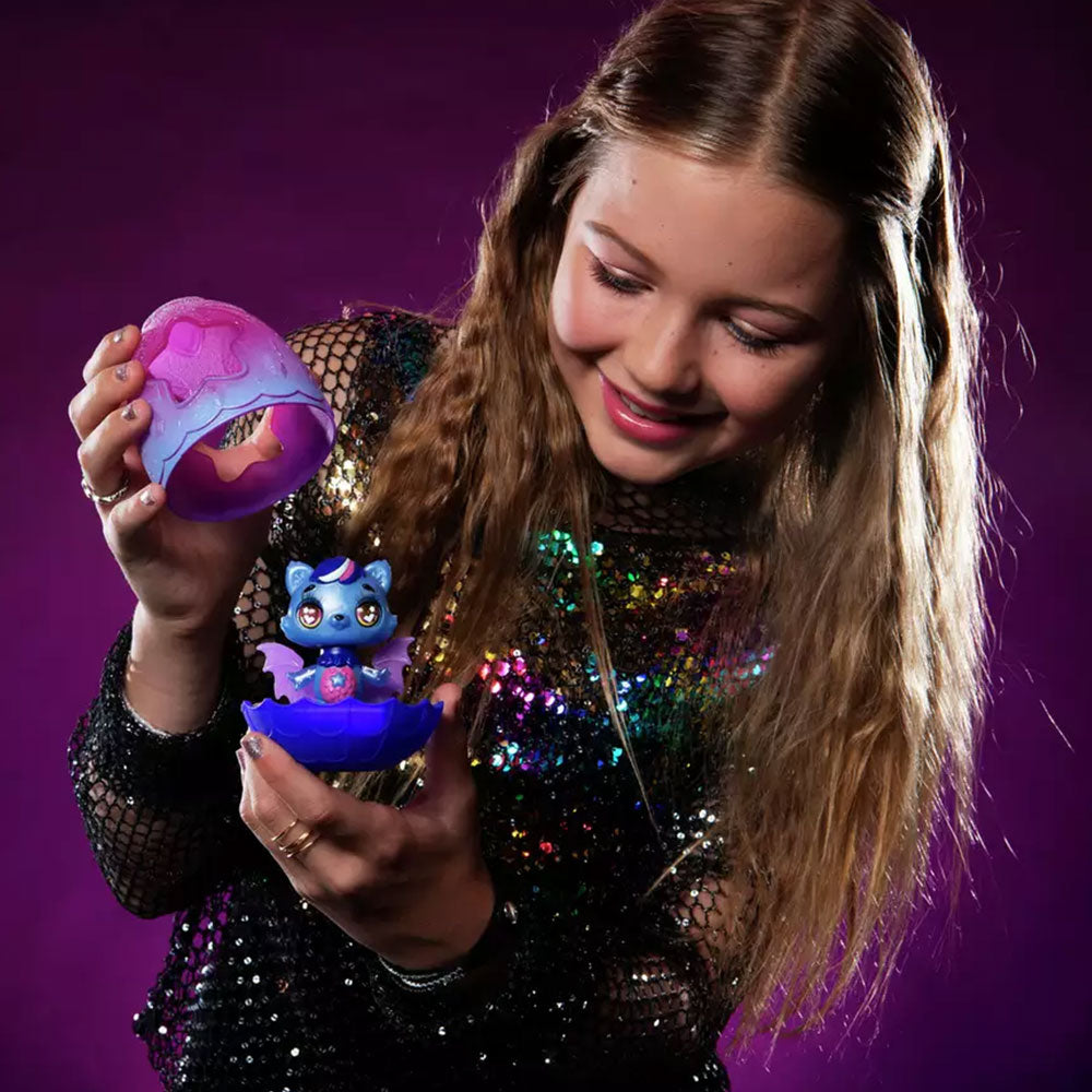 Figurină Hatchimals în ou