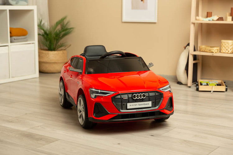 Акумулаторен Автомобил Audi Etron Spоrtback Червен Caretero Toyz --- BebeMama