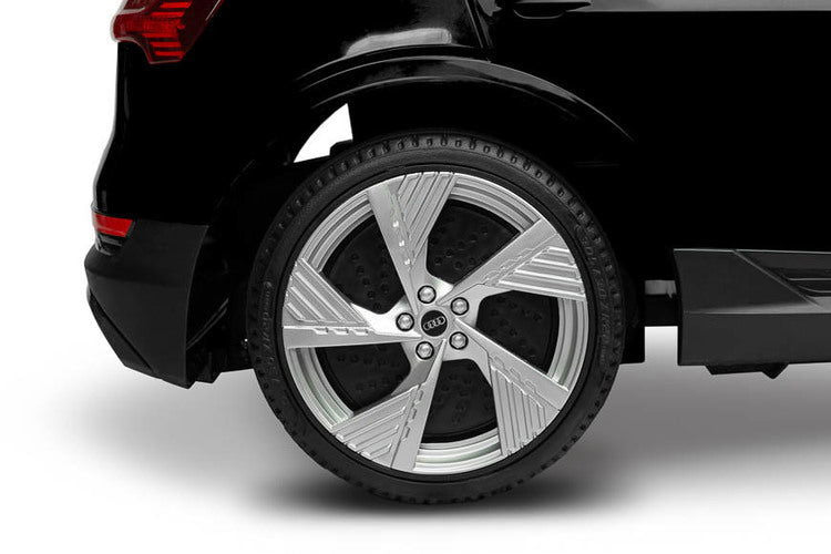 Акумулаторен Автомобил Audi Etron Spоrtback Черен Caretero Toyz --- BebeMama