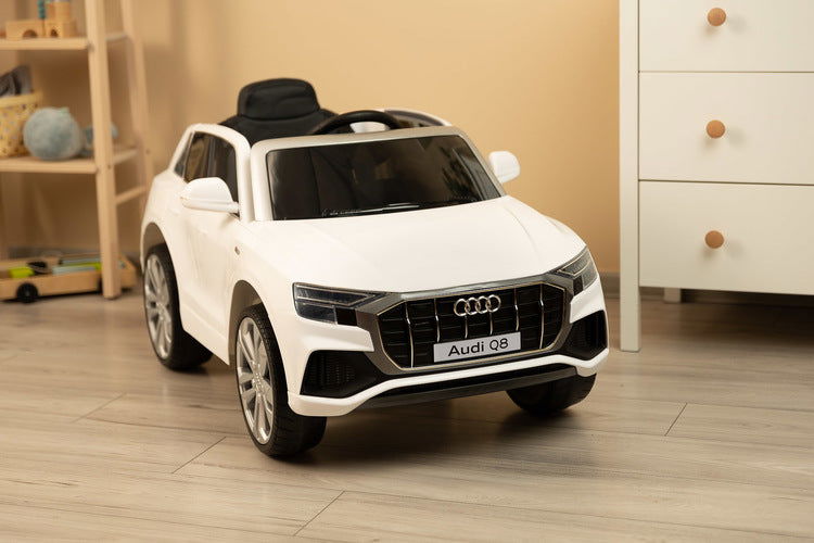 Акумулаторен Автомобил Audi Rs Q8 Бял Caretero Toyz --- BebeMama