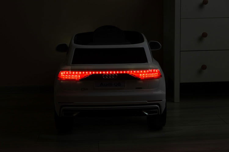 Акумулаторен Автомобил Audi Rs Q8 Бял Caretero Toyz --- BebeMama