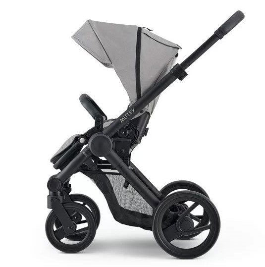 Mutsy Evo Шаси Черен Сива Дръжка Черни Колела + Кош + Седалка Pebble Grey --- BebeMama