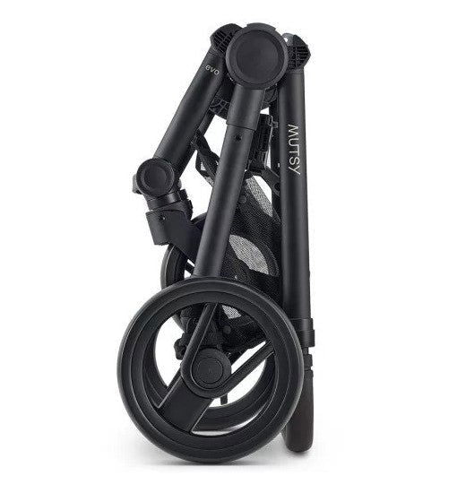 Mutsy Evo Шаси Черен Сива Дръжка Черни Колела + Кош + Седалка Pebble Grey --- BebeMama