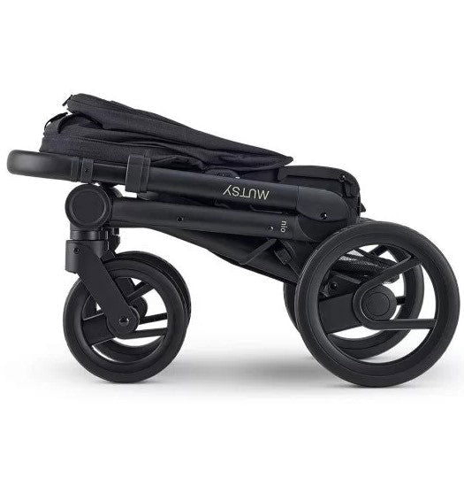 Mutsy Nio Шаси Черен Черна Дръжка Черни Колела + Кош + Седалка Sea Зелен --- BebeMama