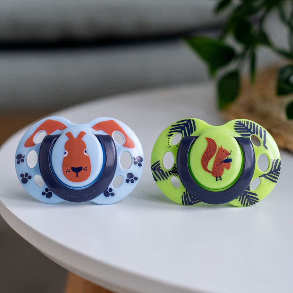 Ортодонтични Залъгалки Tommee Tippee Fun Friends, 18-36М, Син Заек/Зелена Катерица + Кутия За Стерилизиране