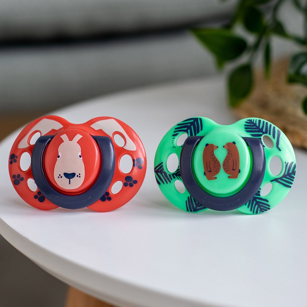 Suzete ortodontice Tommee Tippee Fun Friends, 18-36 luni, iepure roșu/ursuleț verde + cutie de sterilizare