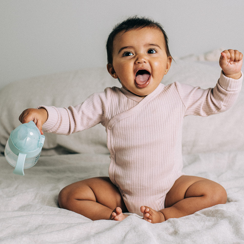 Неразливаща Се Чаша С Мек Накрайник И Дръжки Softspout, Bacshield, 150 Мл, 4м+, Син Мече Tommee Tippee