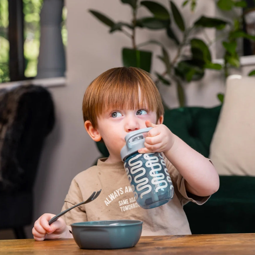 Неразливаща Се Чаша Със Сламка 350 Мл Сива Earthsmart VitalBaby