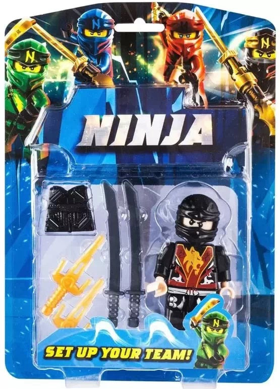 Нинджа С Подвижни Стави С Въоръжение На Картон 24X17X4
