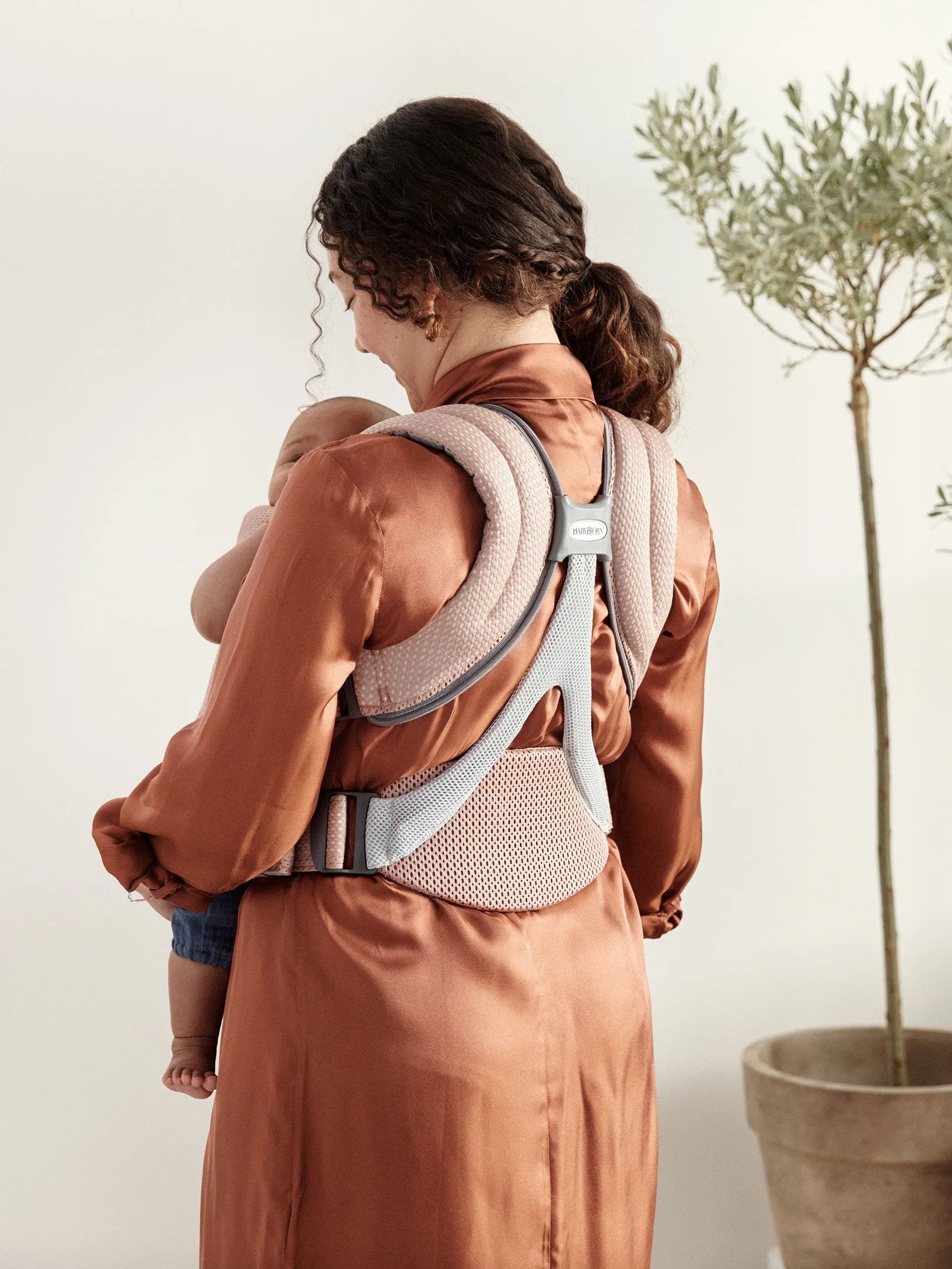 Бебешка Ергономична Раница Move, Mesh, Dusty Pink Babybjörn