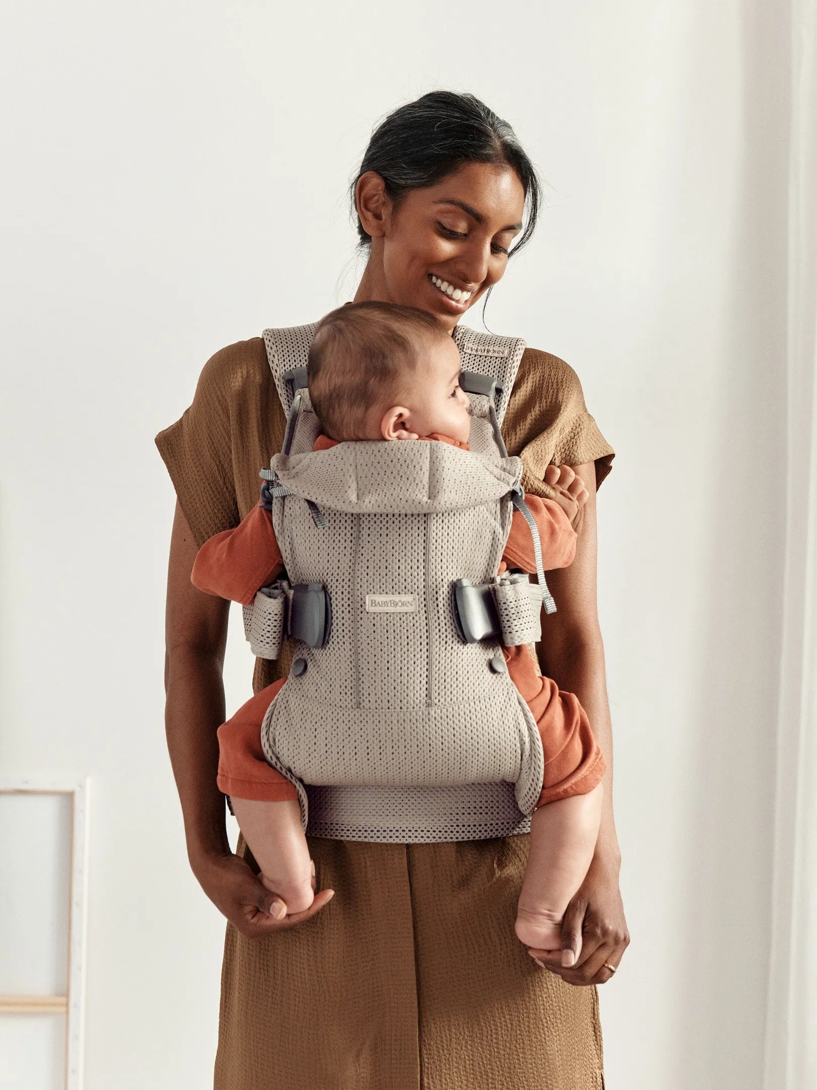 Бебешка Ергономична Раница One, Air Mesh 3d, Grey Beige Babybjörn