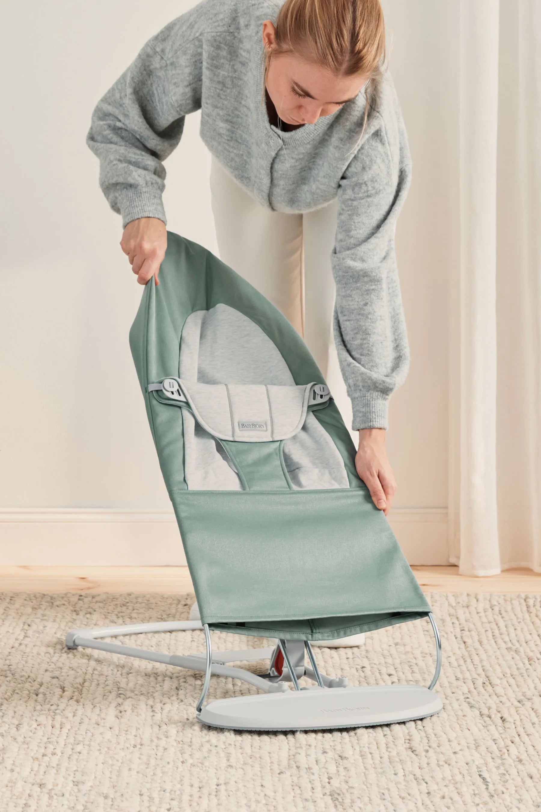 Бебешки Шезлонг Balance Soft Cotton Jersey Light Sage Grey Woven Jersey Babybjörn