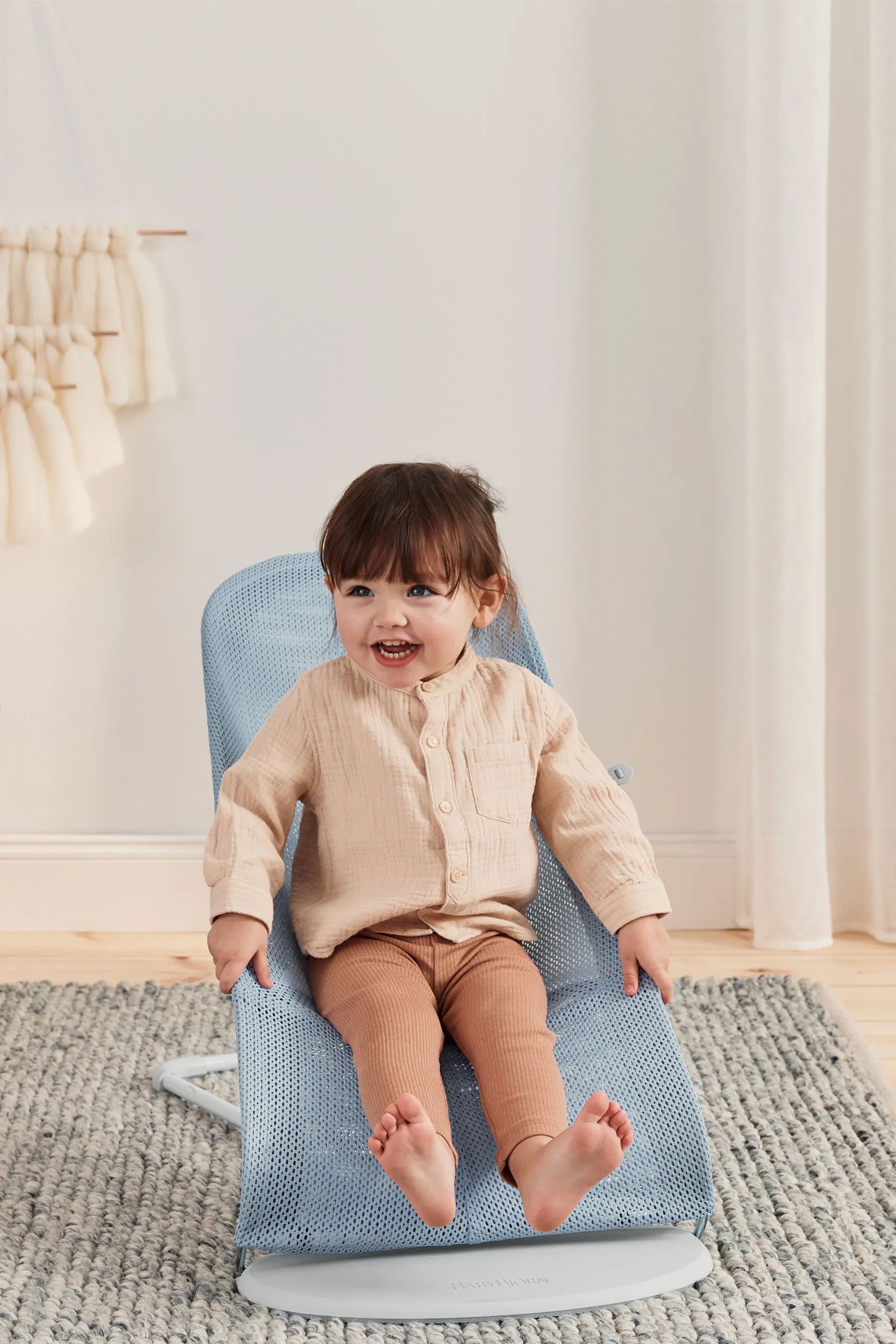 Бебешки Шезлонг Balance Soft Mesh Sky Blue White Babybjörn