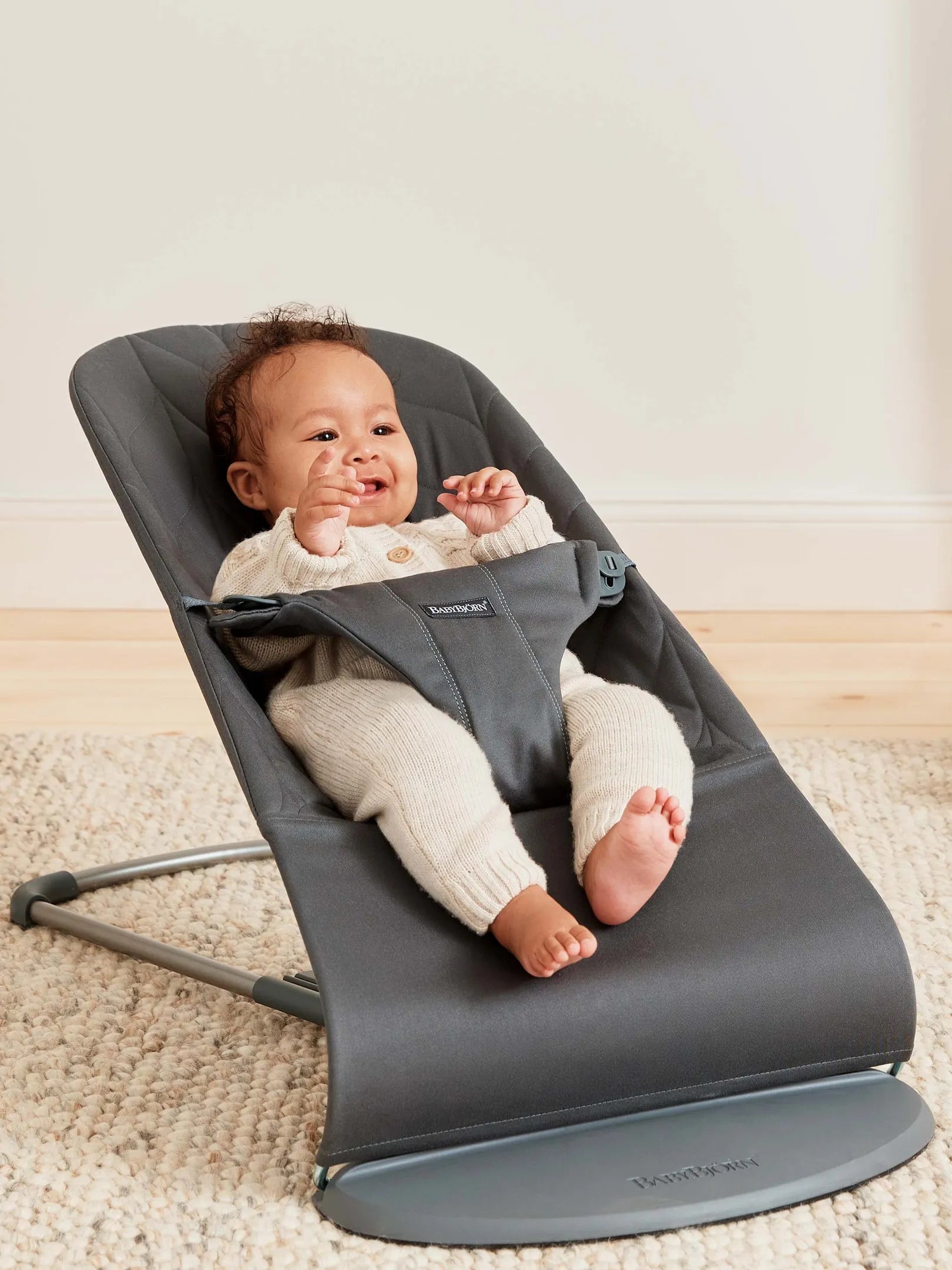 Бебешки Шезлонг Bliss Anthracite (woven, Petal Quilt) Babybjörn
