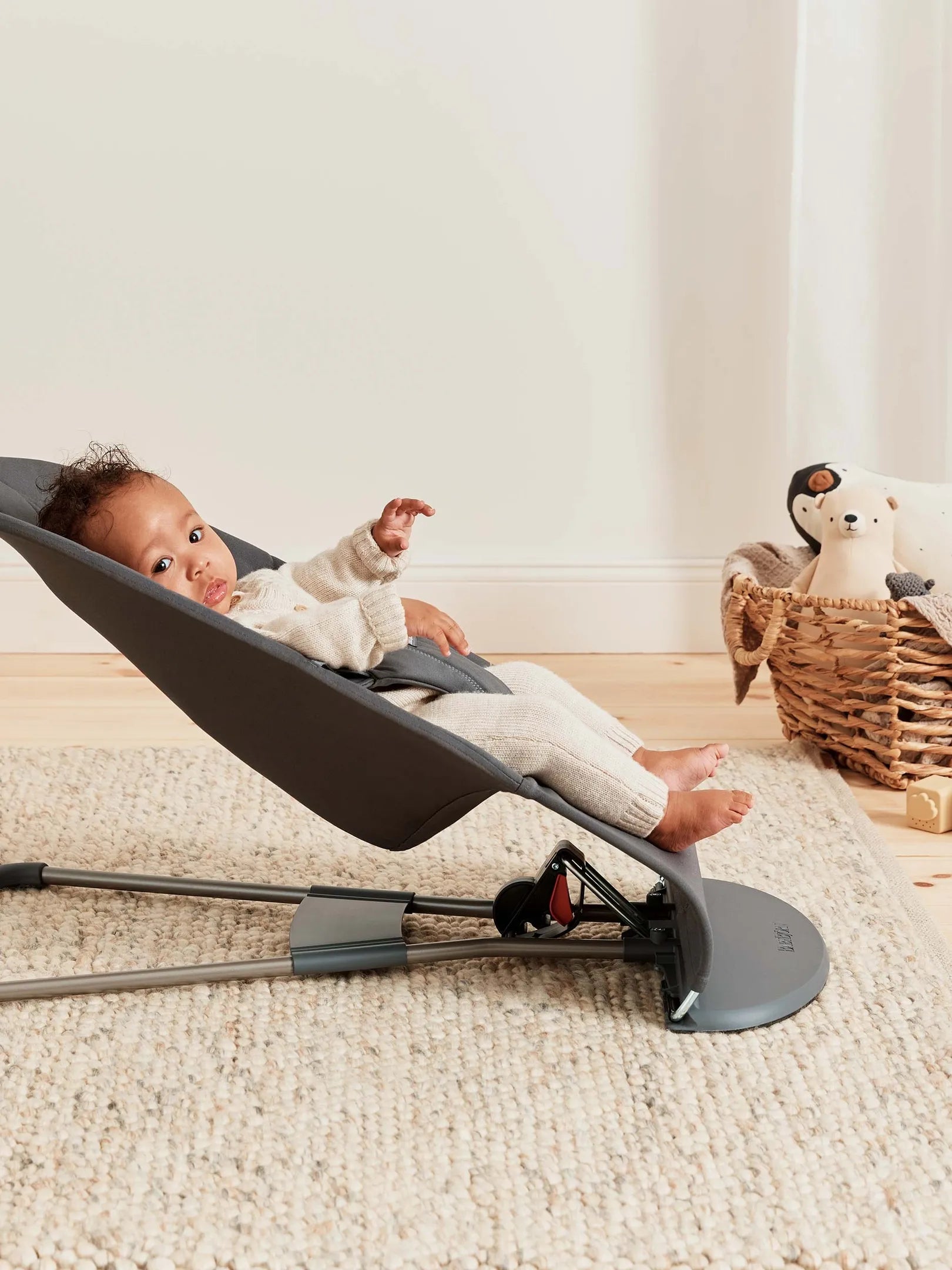 Бебешки Шезлонг Bliss Anthracite (woven, Petal Quilt) Babybjörn