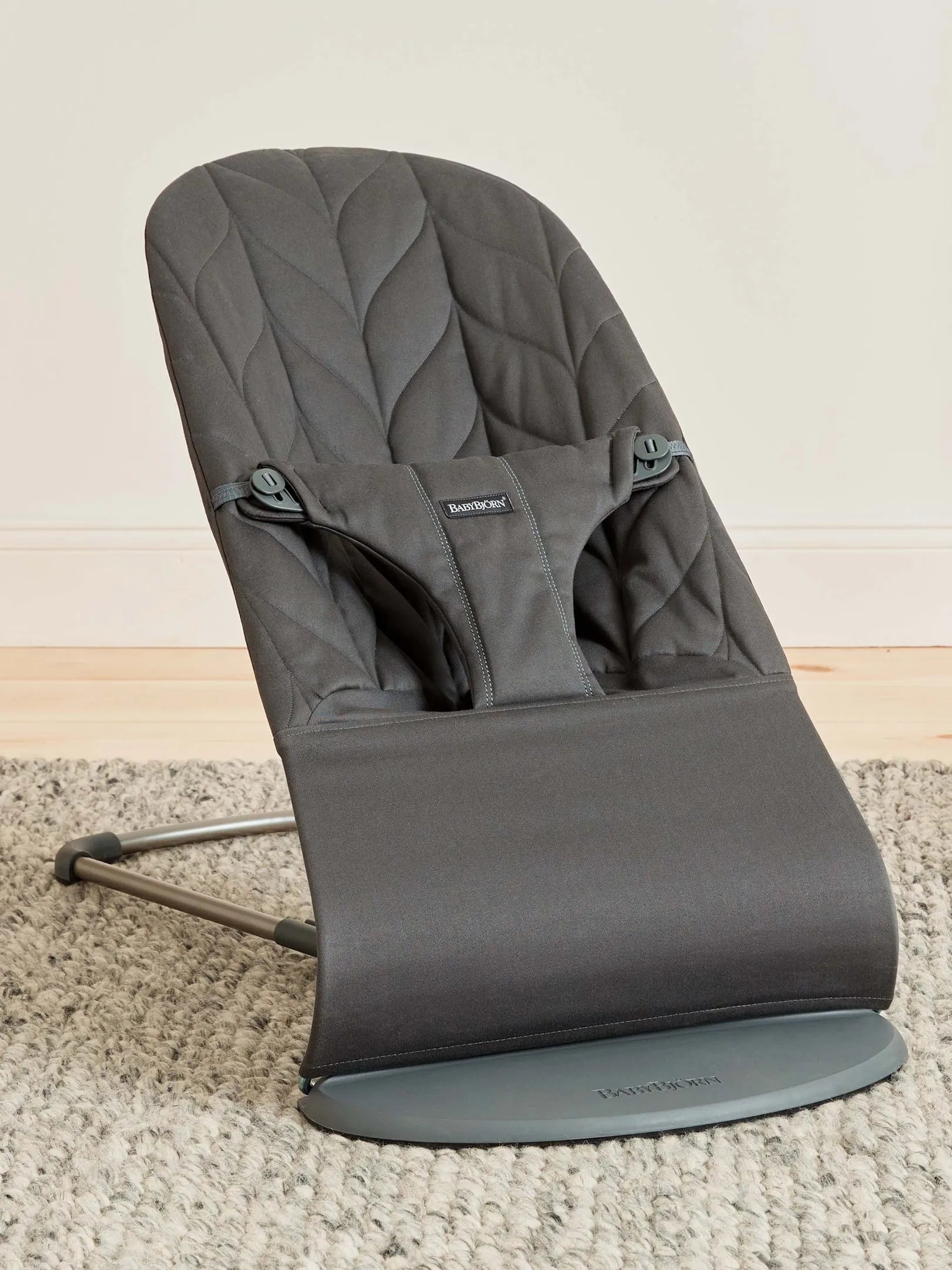 Бебешки Шезлонг Bliss Anthracite (woven, Petal Quilt) Babybjörn