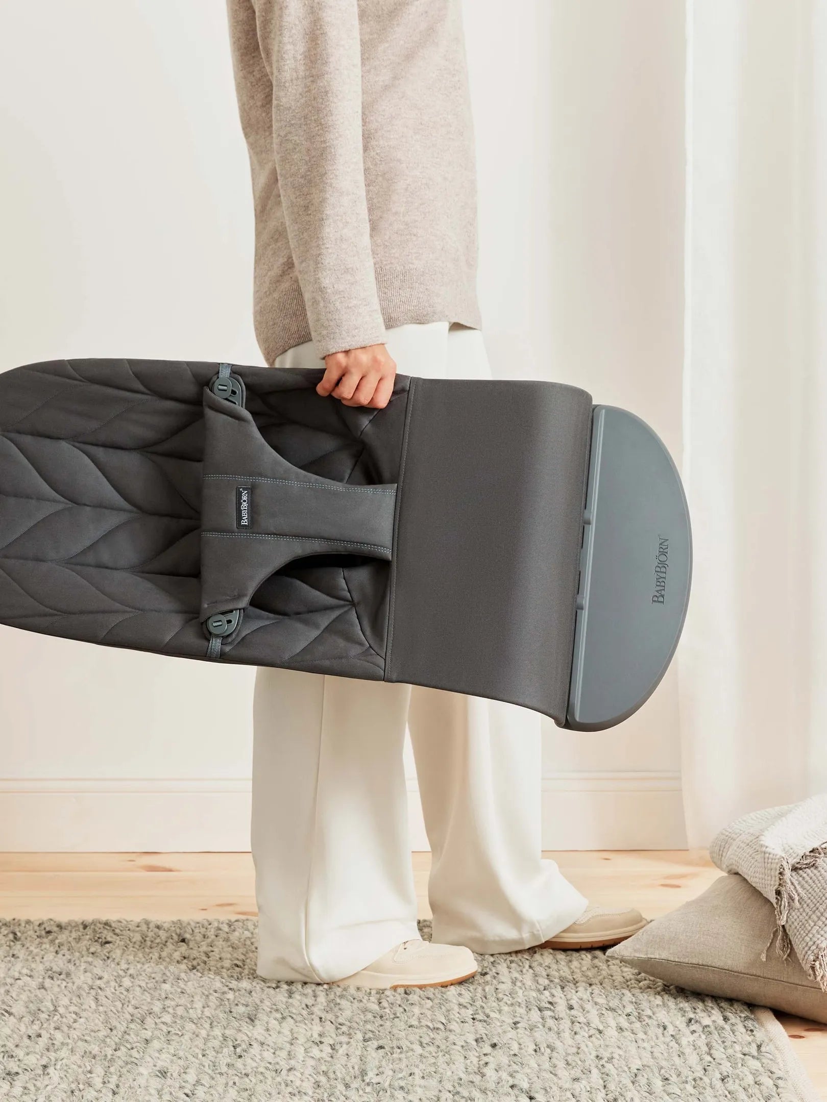 Бебешки Шезлонг Bliss Anthracite (woven, Petal Quilt) Babybjörn