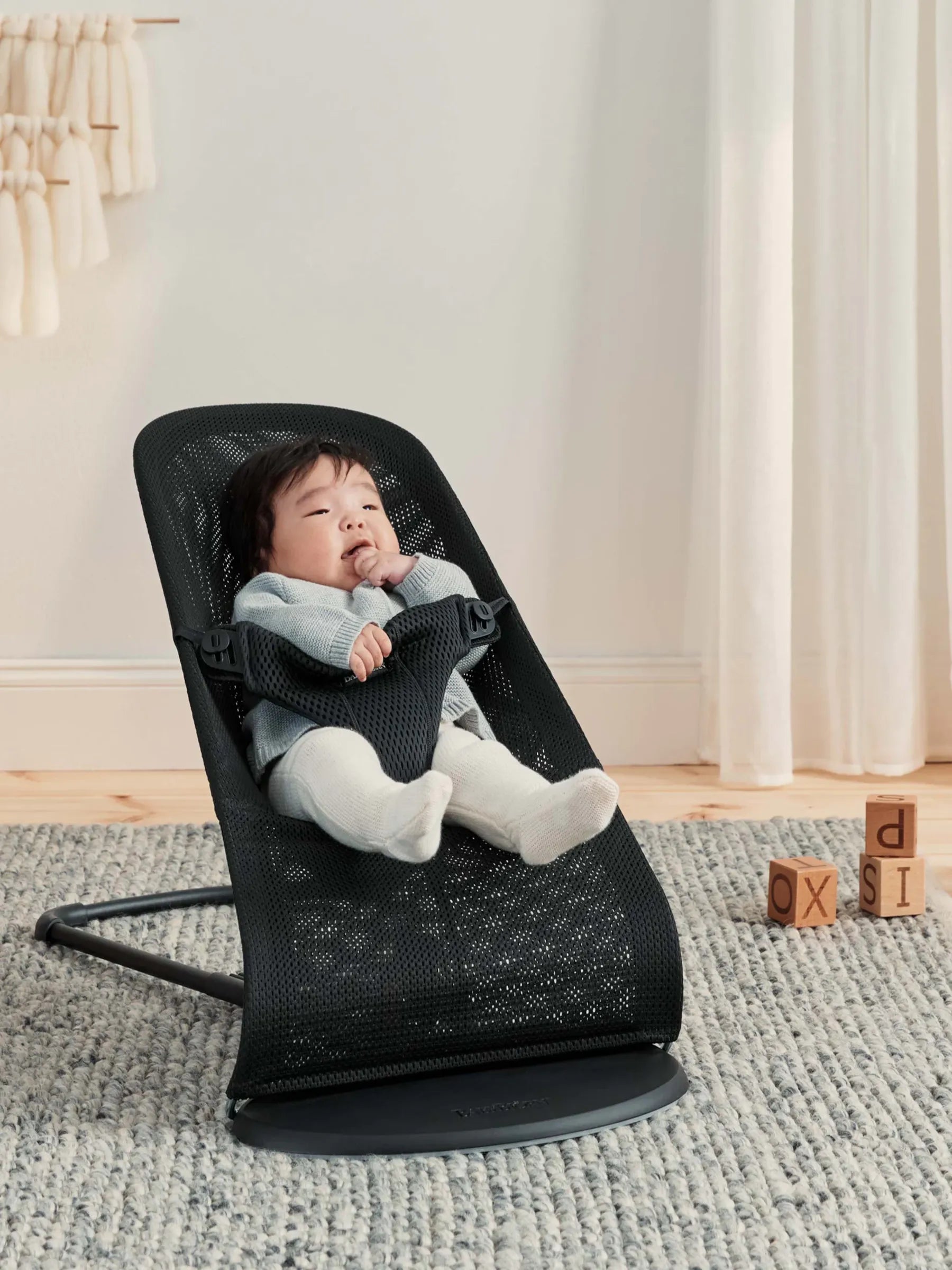 Бебешки Шезлонг Bliss (mesh) Black Babybjörn