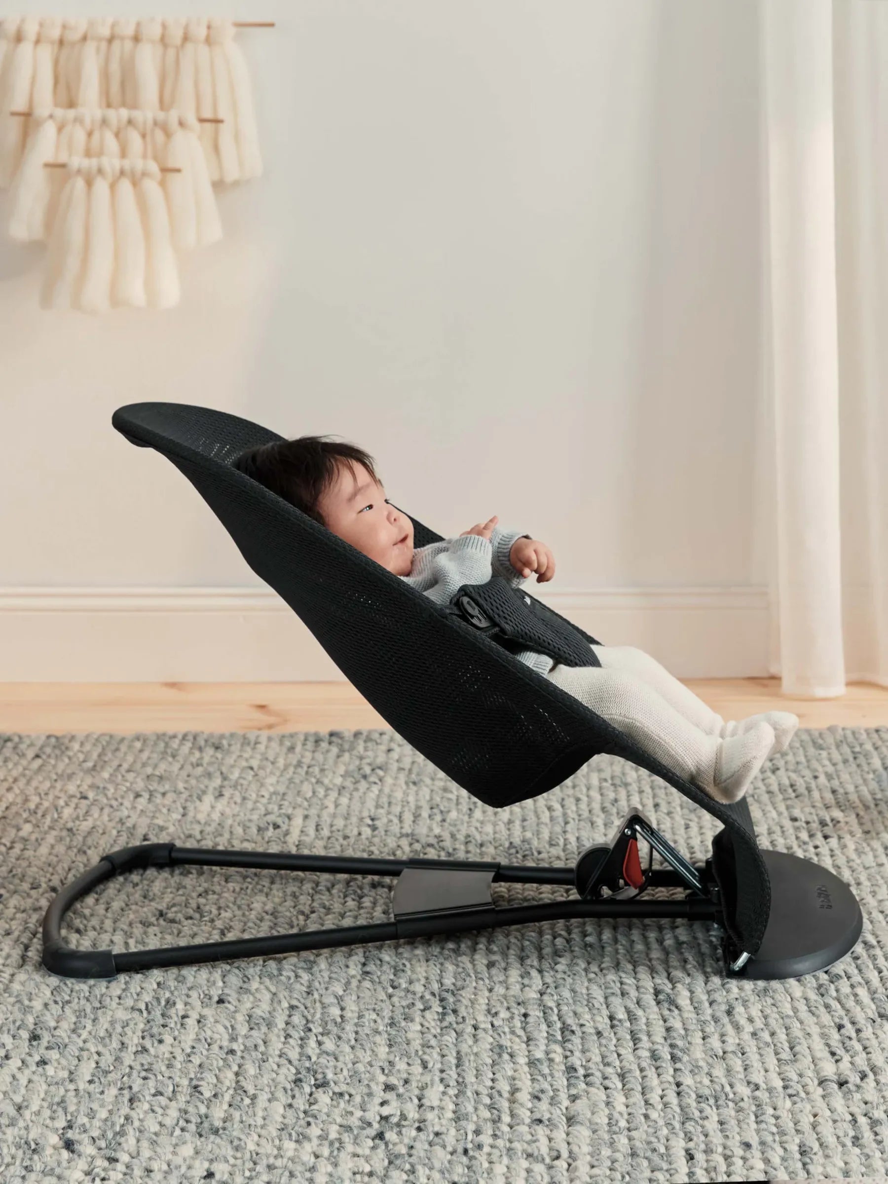 Бебешки Шезлонг Bliss (mesh) Black Babybjörn