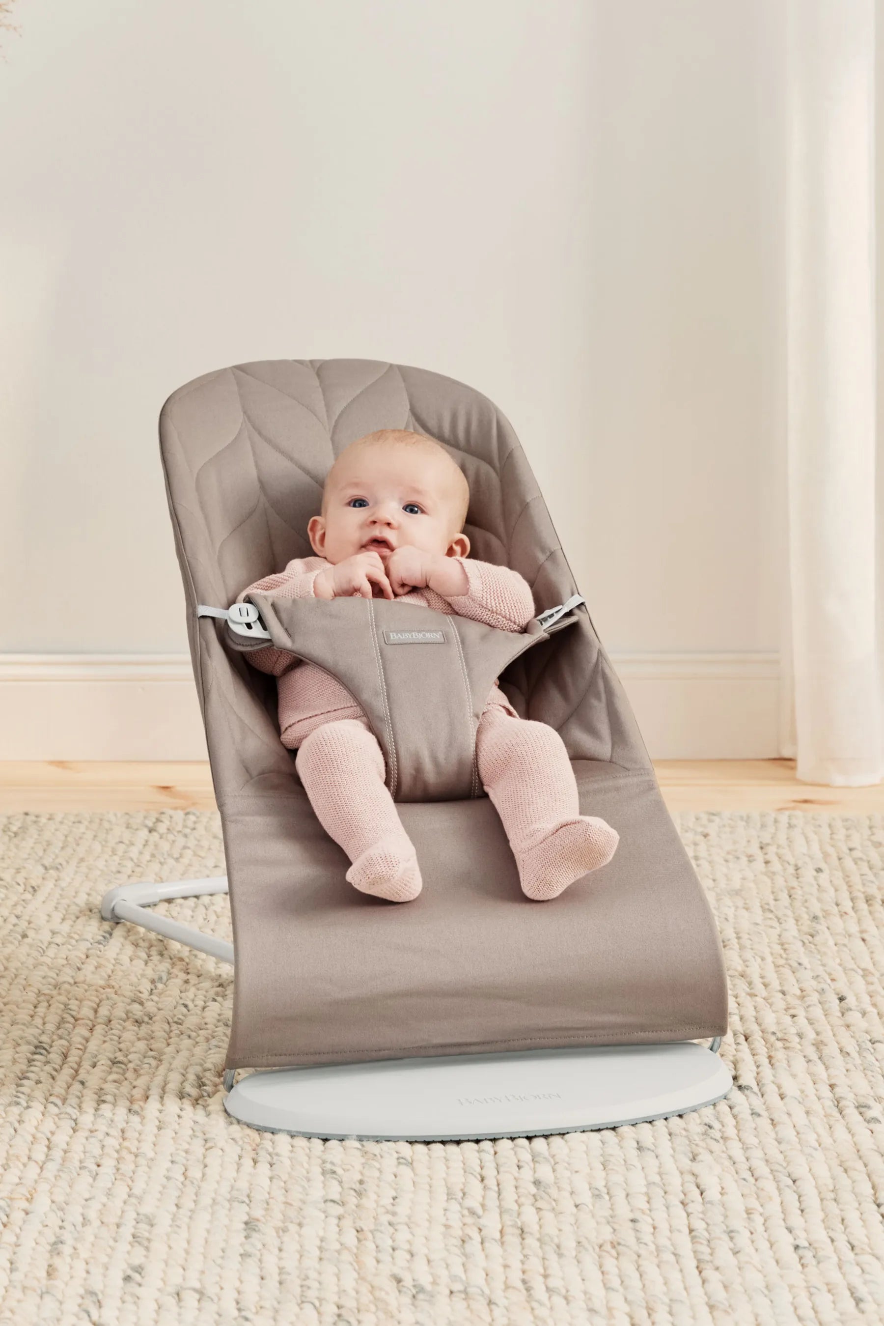 Бебешки Шезлонг Bliss Sand Grey (petal Quilt, Woven) Babybjörn