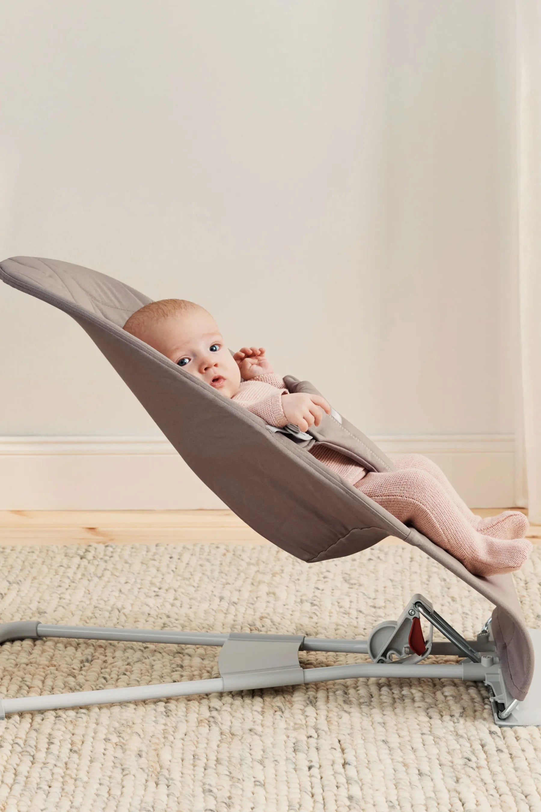 Бебешки Шезлонг Bliss Sand Grey (petal Quilt, Woven) Babybjörn