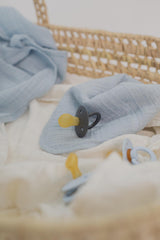 Babakendő Nyálkendő Cumi Zsebbel, Baby Blue Bibs