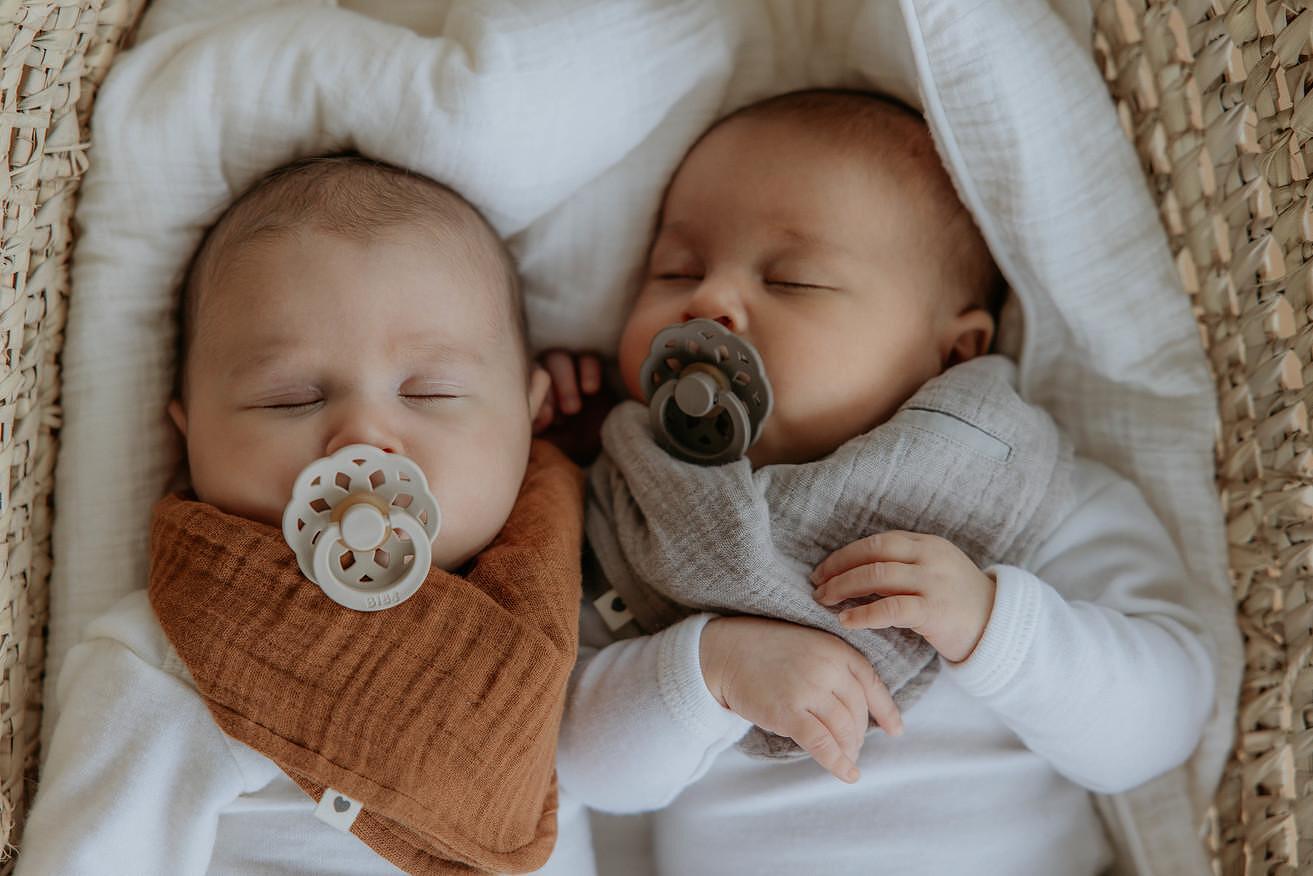 Babakendő Nyálkendő Cumi Zsebbel, Baby Blue Bibs