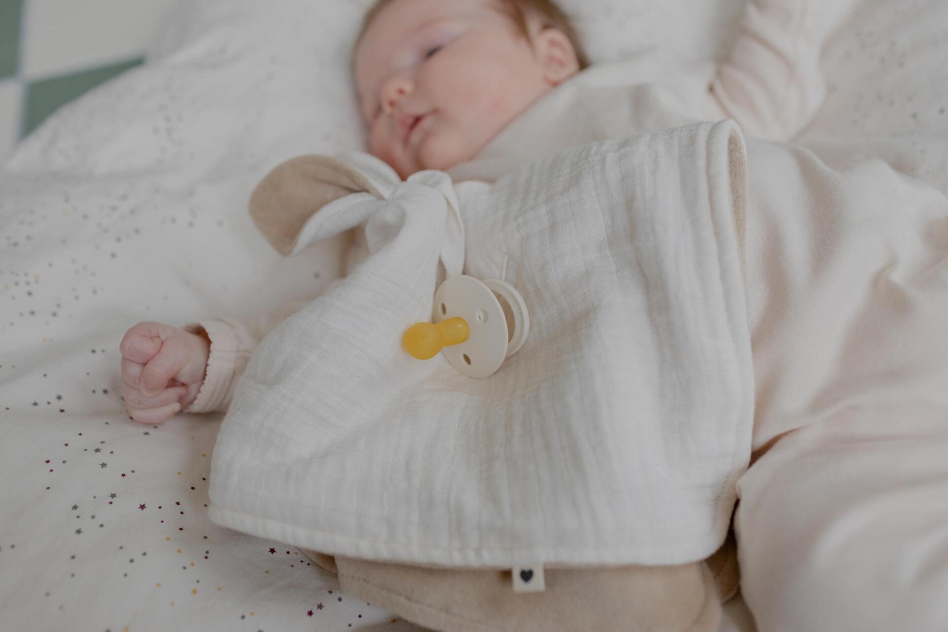 Colour Glow Каучуков Биберон 1 Бр. (6 18 М.) Cloud Bibs