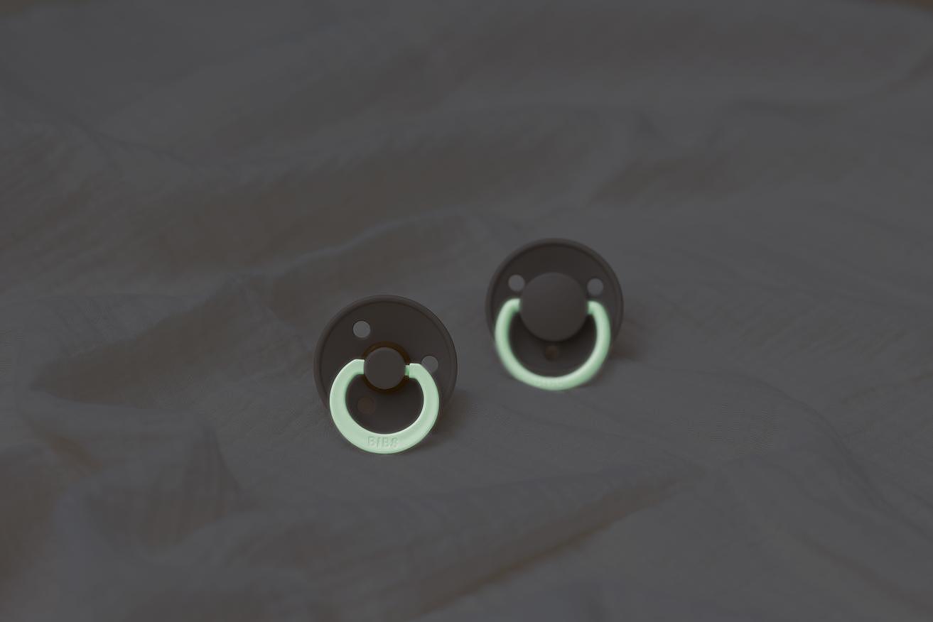 Colour Glow Каучуков Биберон 2 Бр. (6 18 М.) Vanilla Dark Oak Bibs