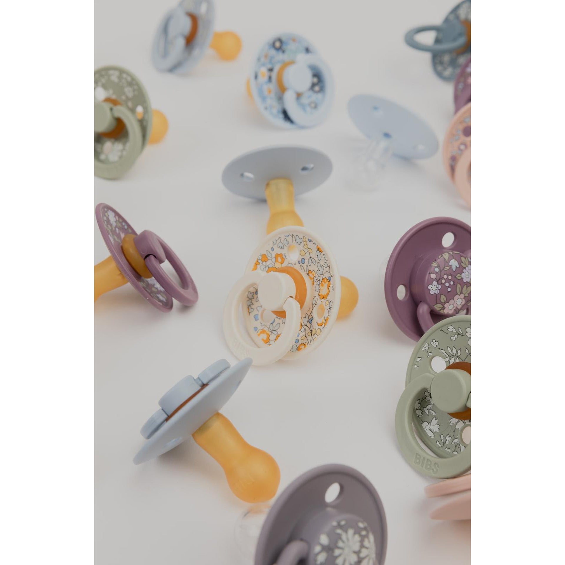 Colour X Liberty Каучуков Биберон 2 Бр. (0 6 М.) Eloise Sage Mix Bibs