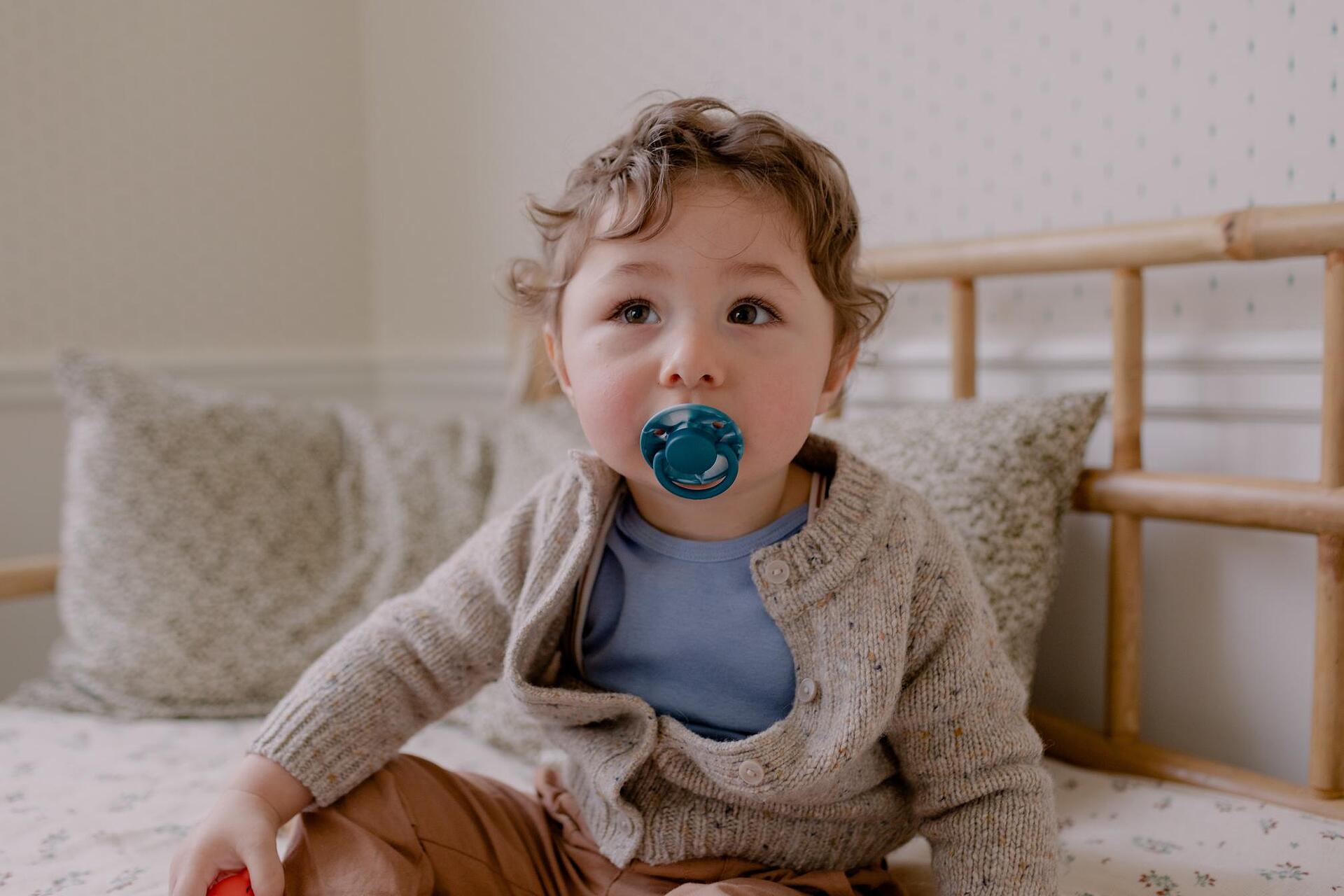 De Lux Силиконов Биберон 2 Бр. (0 3 Г.) Iron Baby Blue Bibs