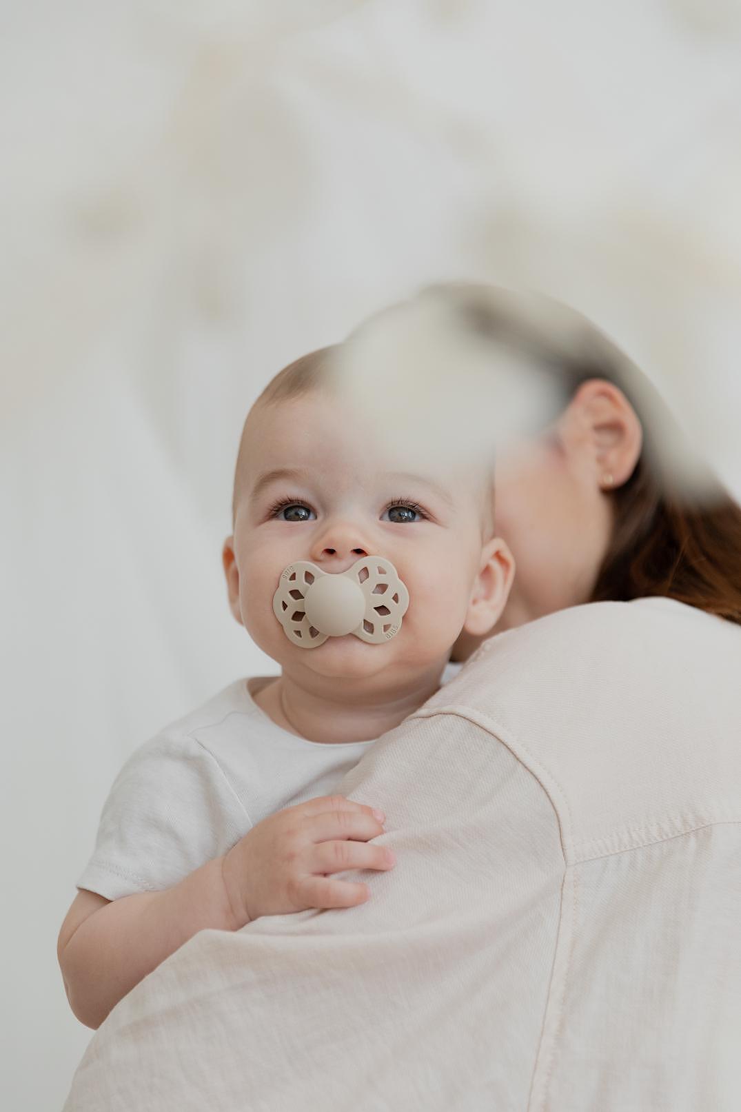 Infinity Силиконов Биберон Symmetrical 1 Бр. (6 18 М.) Ivory Bibs