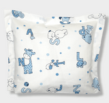 Față de pernă Rainy Baby 30x40 cm. Ursuleț de pluș cu litere albastre