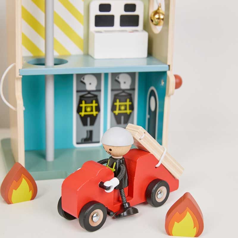 Дървена Пожарна Станция От 13 Части За Деца Над 3 Години Classic World