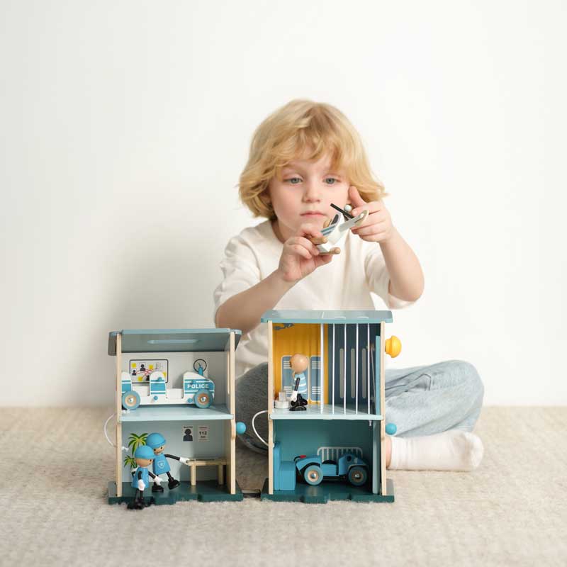 Детска Дървена Полицейска Станция С Аксесоари Classic World
