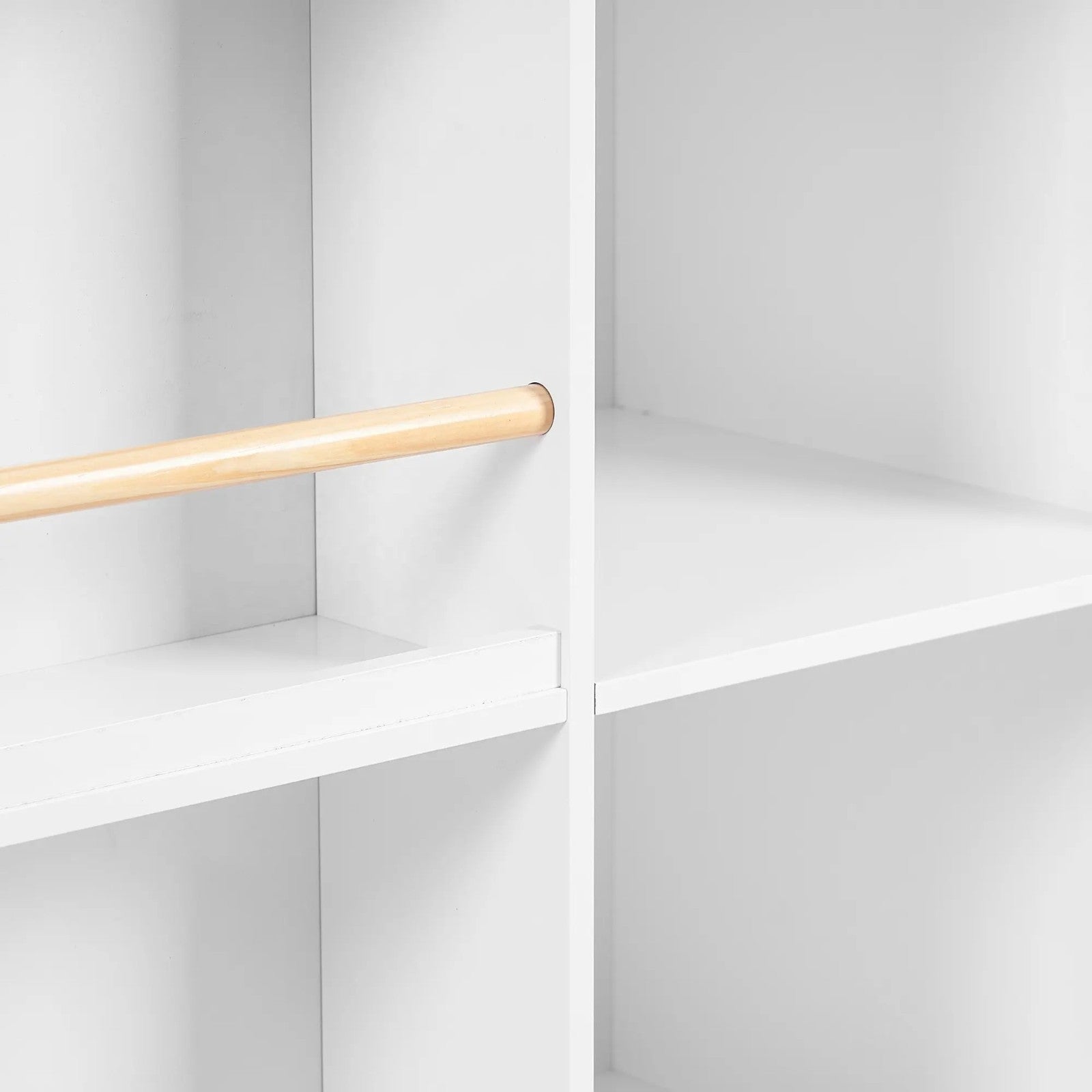 Детска Етажерка За Играчки И Книги Къща С Рафтoве И Дъска За Рисуване, Монтесори, Бяла, 72.5x40x95.8 См Ginger Home