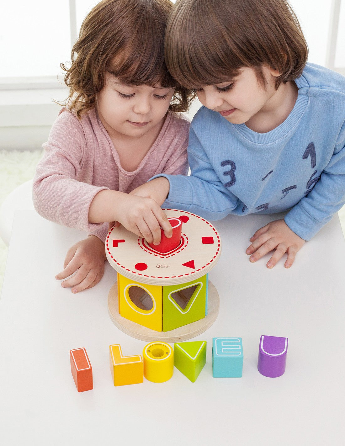 Детски образователен сортер с буквички LOVE --- BebeMama